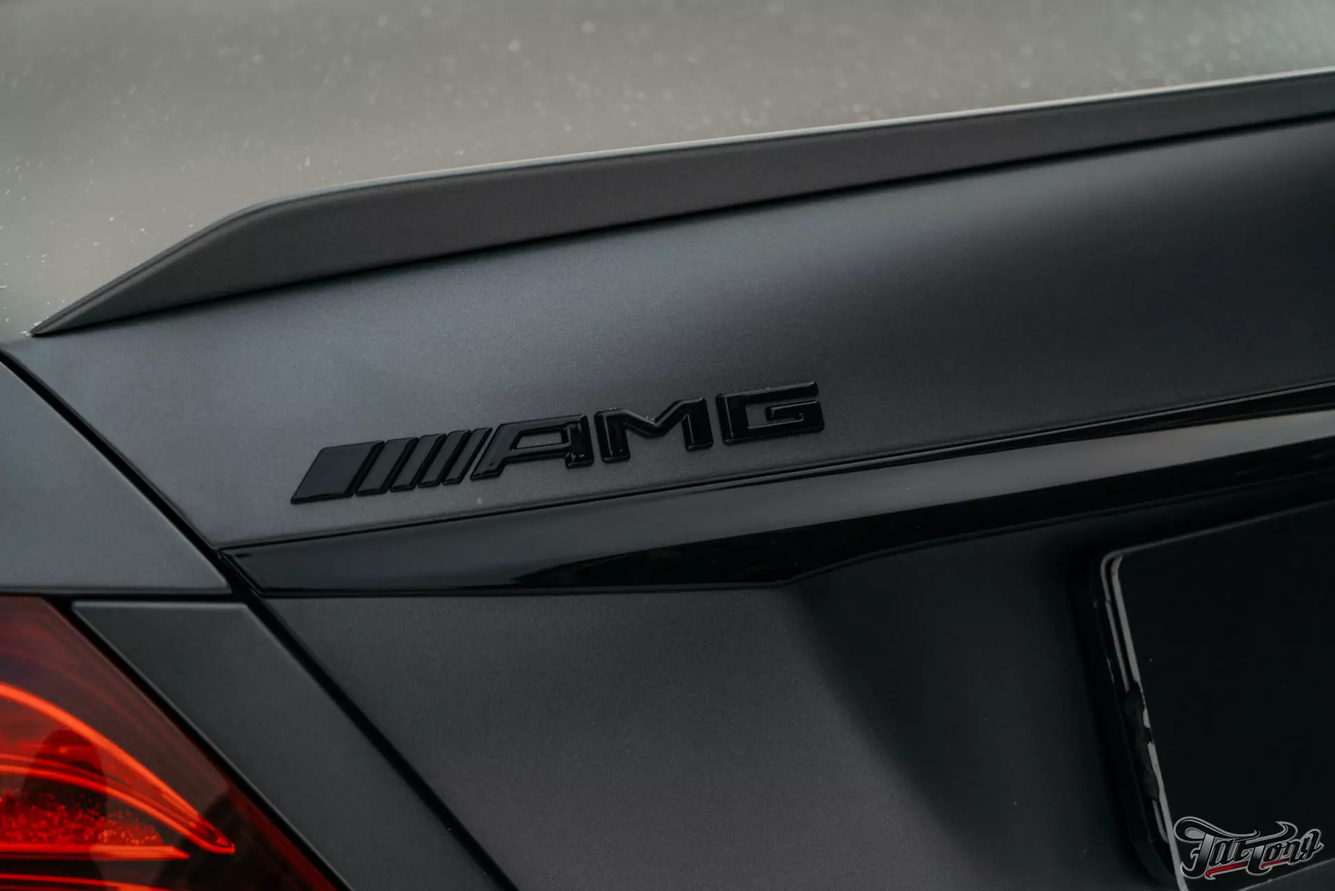 Mercedes AMG E63S. Ламинация карбоном. Антихром